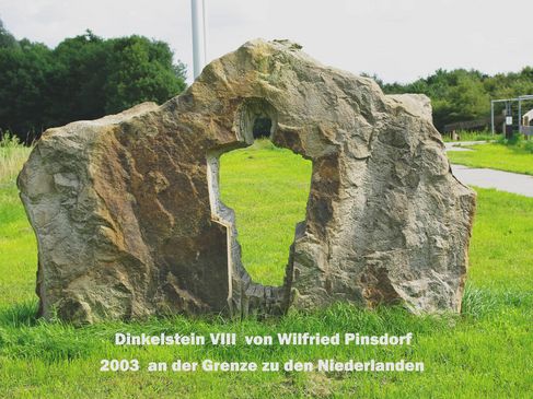 Das Bild zeigt den Dinkelstein an der Grenze zur Niederlande. 