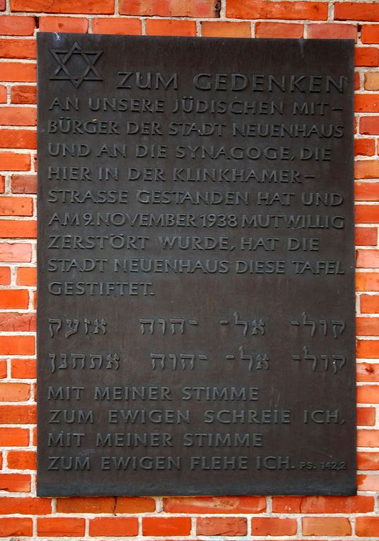 Gedenktafel nahe der ehemaligen Synagoge
