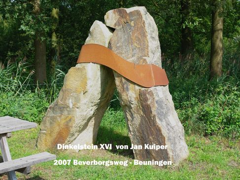 Das Bild zeigt den Dinkelstein am Beverborgsweg in Beuningen. 